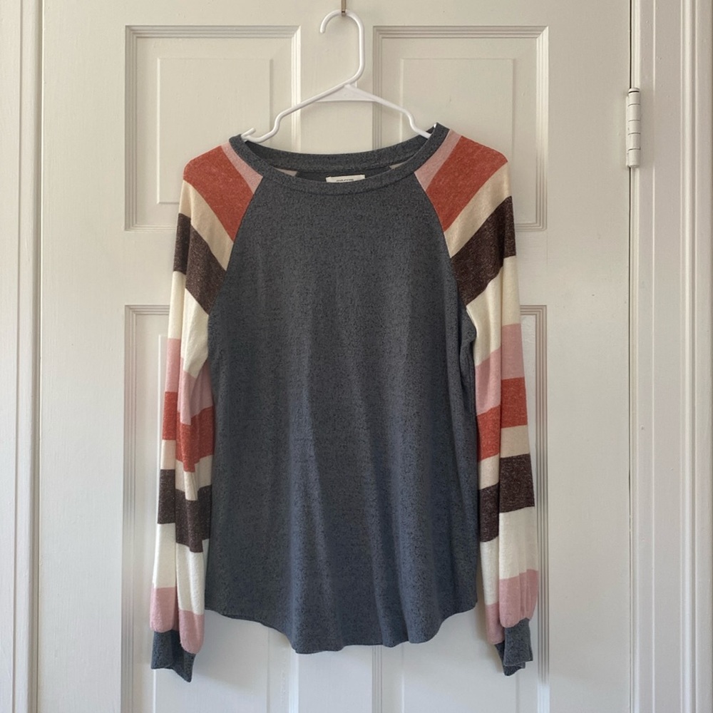 Maurice’s Striped Gray Long Sleeve Shirt